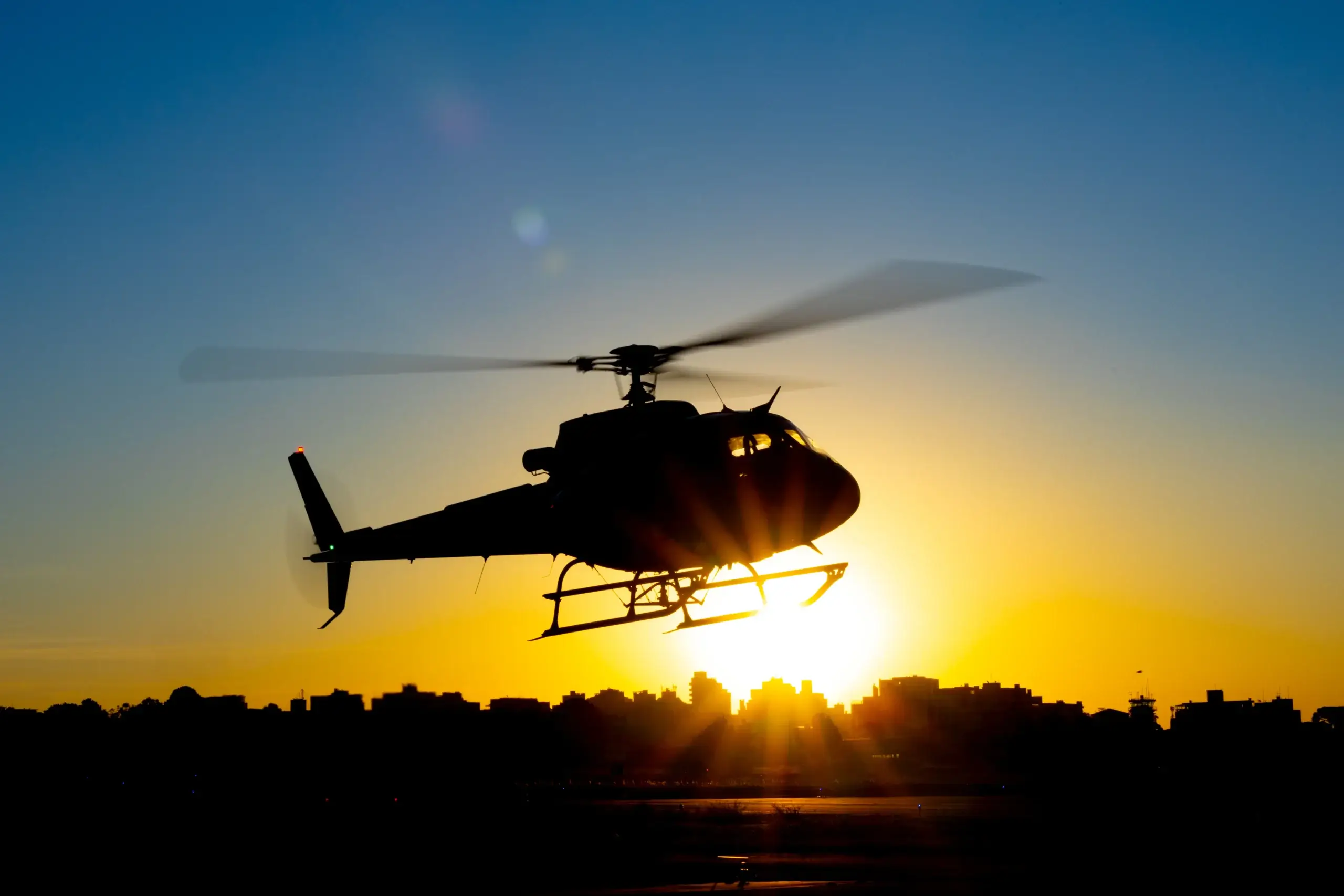 Helicóptero da Helisul fazendo voo panorâmico