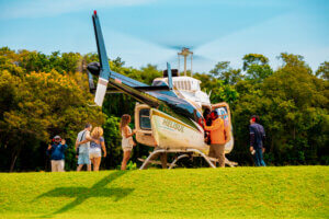 Como Escolher um Serviço de Transporte de Helicóptero